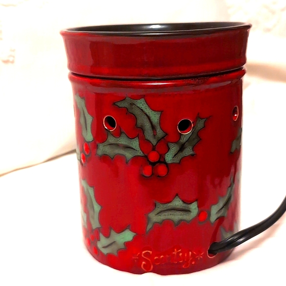 Scentsy Merry🌲 Berry Full Size Scentsy Warmer - Picture 1 of 7